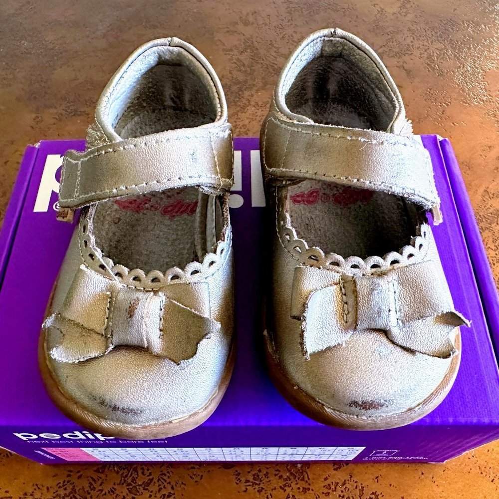 PEDIPED Toddler Baby Champagne Grip-N-Go Betty Mary Jane Bow Shoes Size 5.5